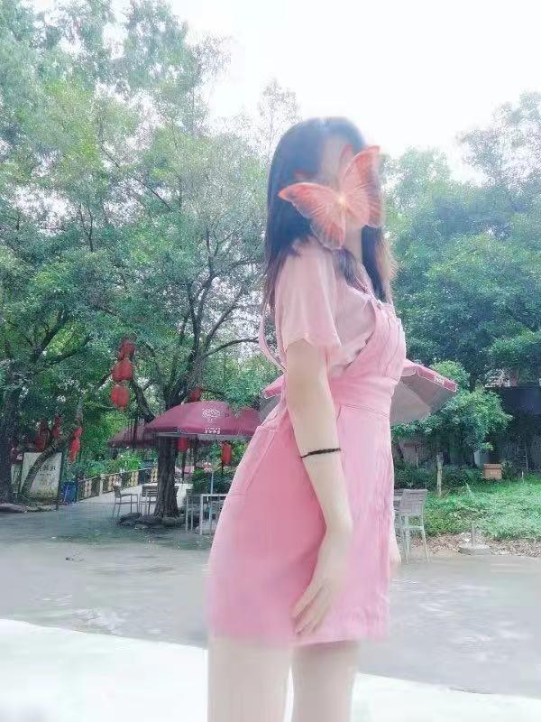 白云邻家小妞