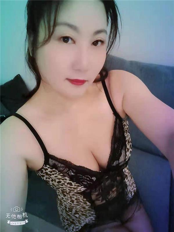 深圳龙岗区胸超级大的少妇熟女一枚