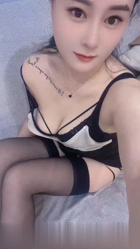 黑长直御姐静静