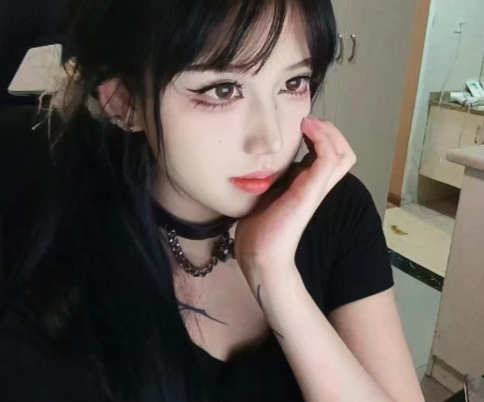 19岁，颜值身材极品小猫咪