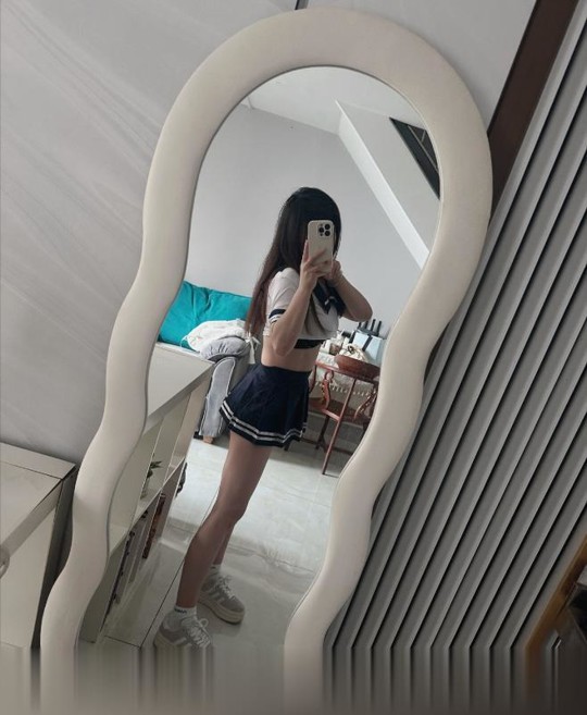 大眼酥胸萌妹纸泄火