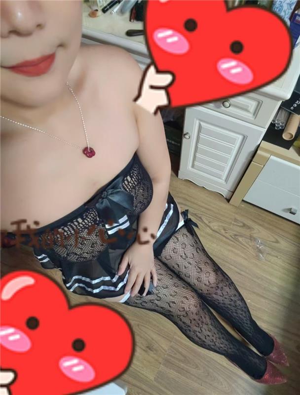 瘦小服务型少妇，体感不错