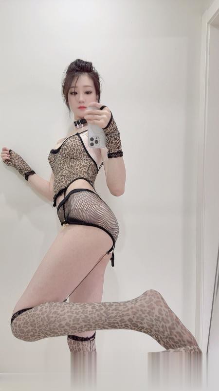杨浦长腿御姐莫奈