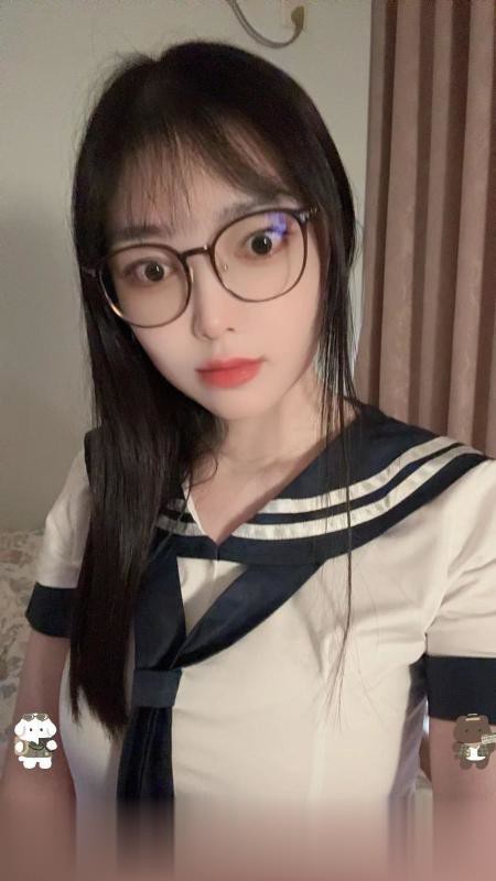 温柔大胸眼镜老师