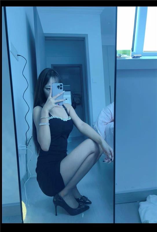 性感文静大胸小姐姐