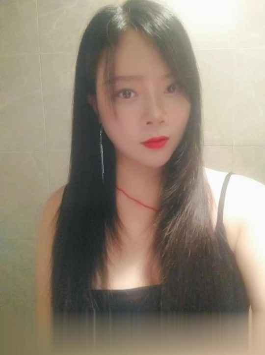 性价比很高的大胸妹子