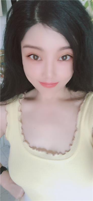 出击草房地铁爱猫妹子