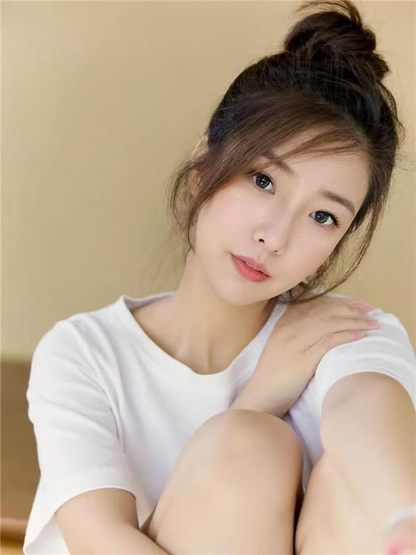 卖童装的小少妇