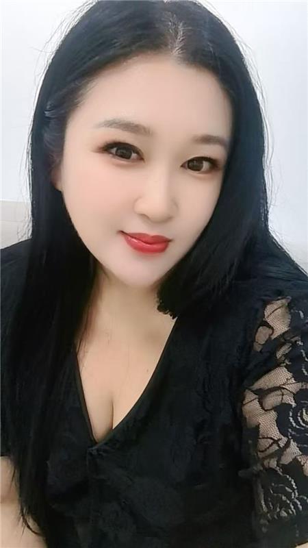 大胸吸精少妇可飞