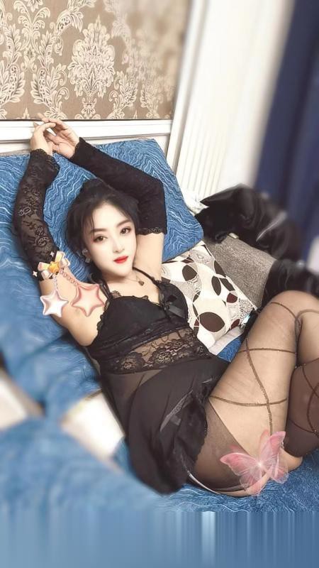 黑丝性感少妇