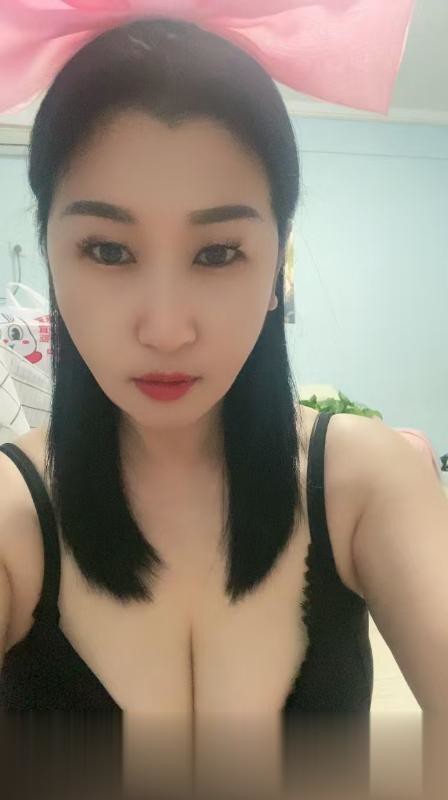 轻熟少妇身材好