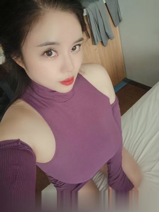 D奶巨乳御姐媚儿