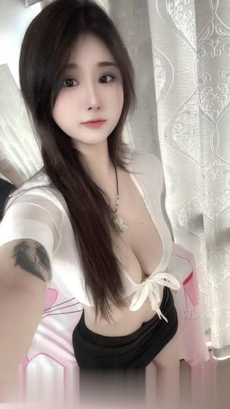 西青制服翘臀骚货