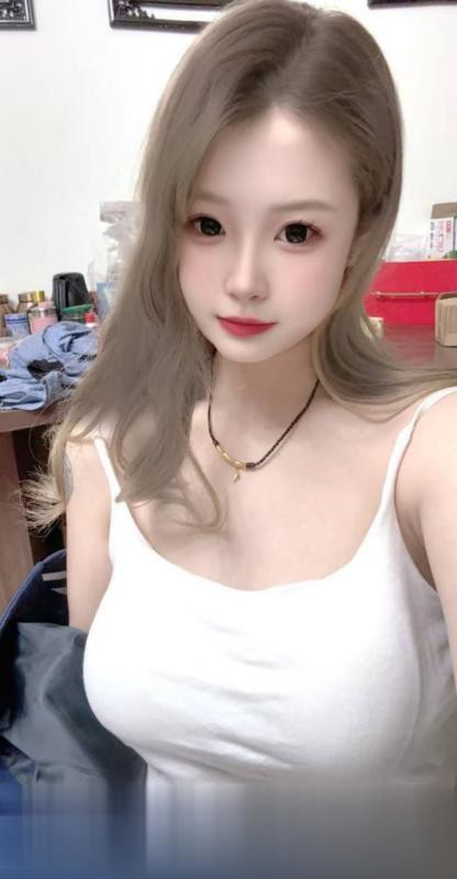 常熟肤白颜值小女友