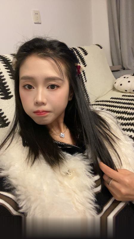 肤白清纯邻家颜值妹子