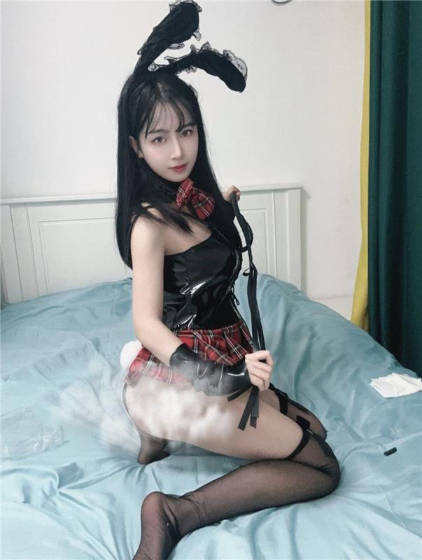 夜探娇小少妇