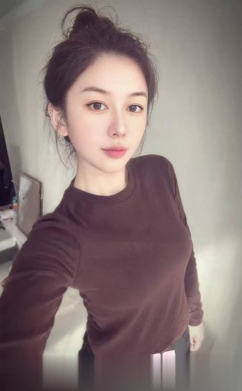 朝阳胸大臀翘小姐姐