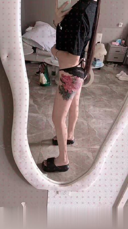 颜射kb好身材嫩妹