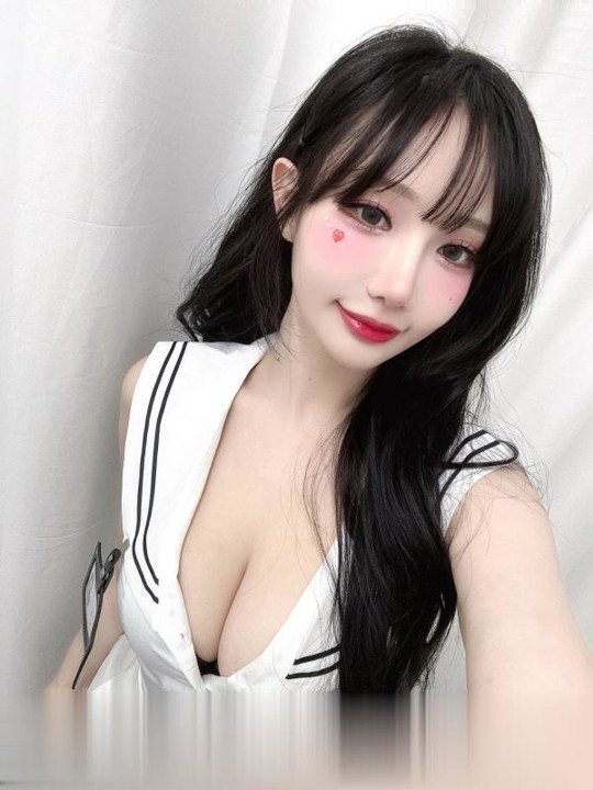 小店纯欲嫩妹夏初