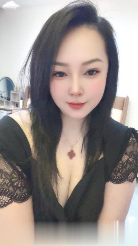 丰满美乳少妇
