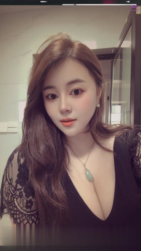 风情D奶美妇