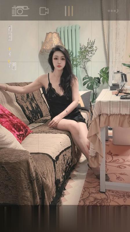 性感肤白大胸颜值老师