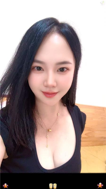 性感美乳兼职少妇