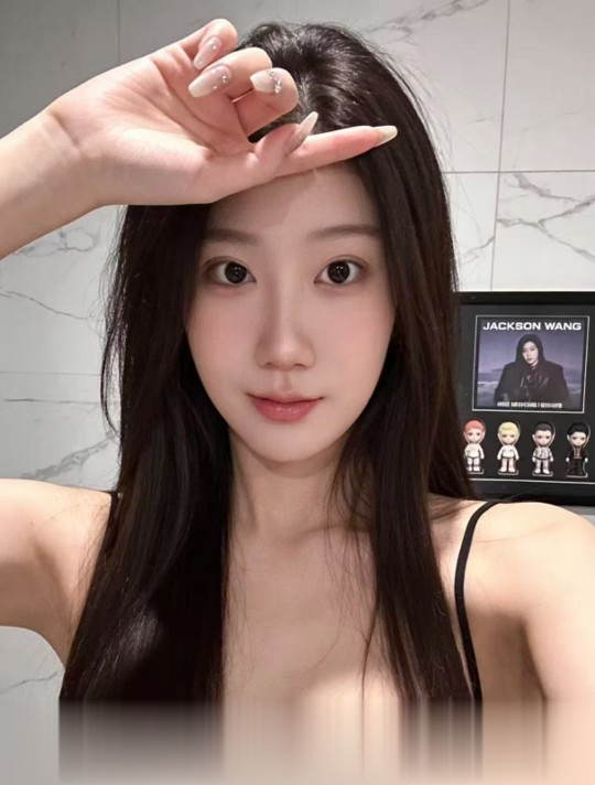 长腿大胸高颜值美女