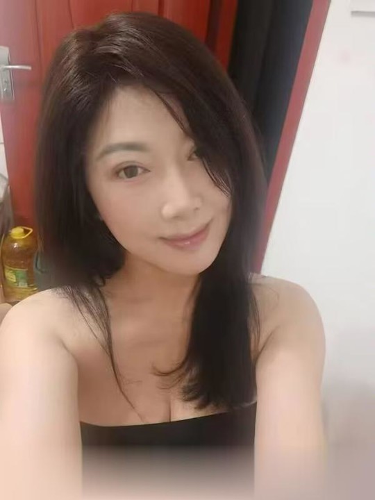 昆明巨乳白嫩御姐