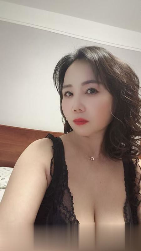 肥臀丰腴熟女
